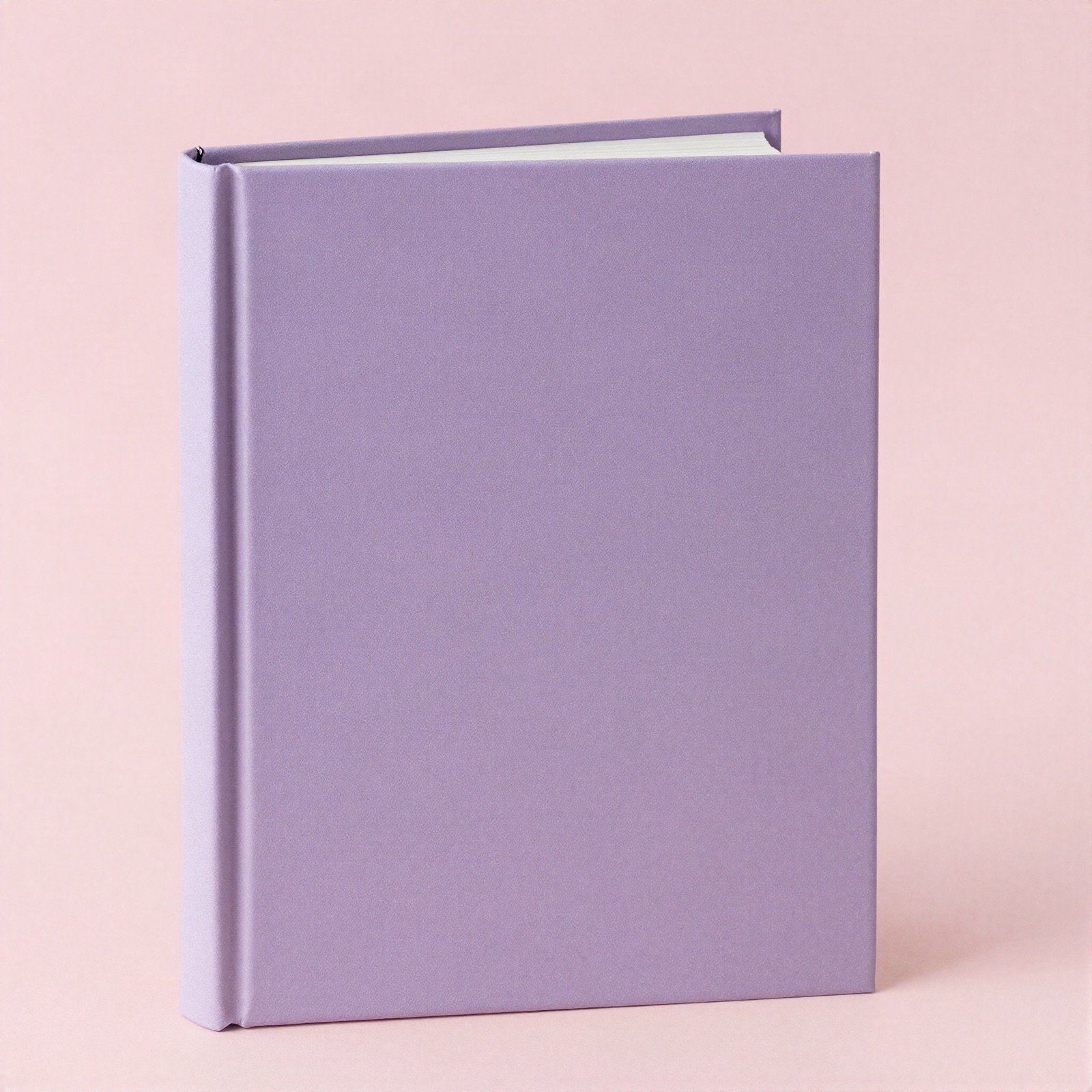 كتاب بغلاف صلب بلون الخزامى